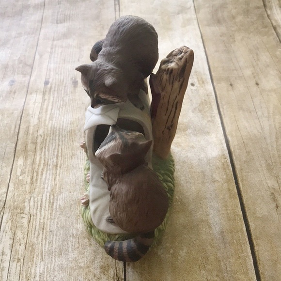 Raccoons Vintage Masterpiece Porcelain by Homco - Picture 2 of 5